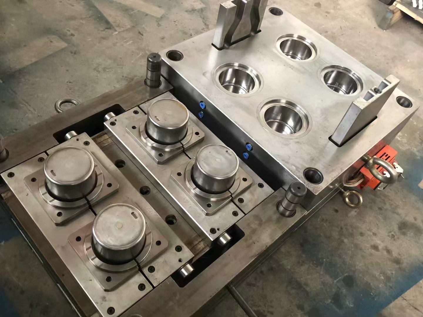 Sản xuất khuôn ép phun nắp bình nước 20l Sản xuất khuôn ép phun nắp bình nước 20l, khuôn nắp bình nước, gia công nắp bình nước, xưởng sản xuất nắp bình nước