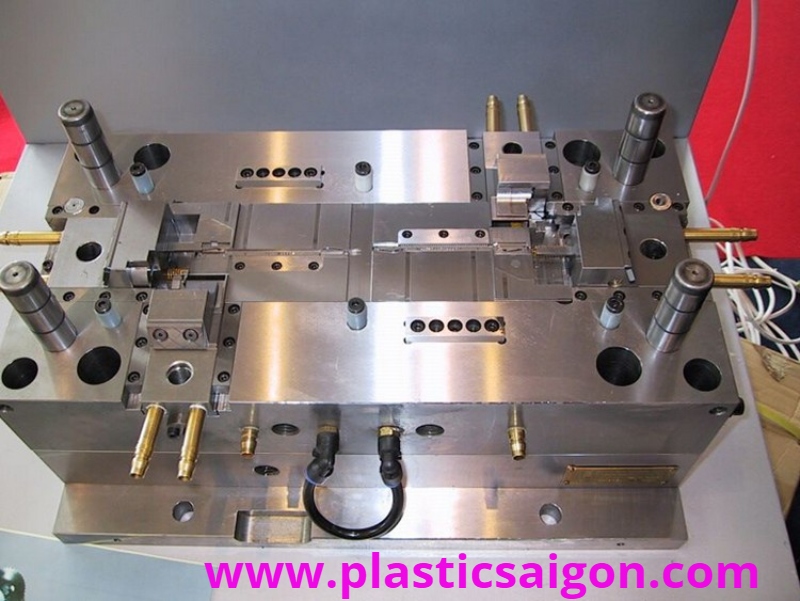 Khuôn ép nắp chai theo yêu cầu Khuôn ép nắp chai theo yêu cầu, khuôn ép nhựa, xưởng làm khuôn, nhà máy sản xuất khuôn, xưởng gia công khuôn, khuôn, khuôn mẫu, khuôn ngành nhựa, khuôn nắp chai, xưởng gia công khuôn nắp chai, khuôn nắp chai giá rẻ