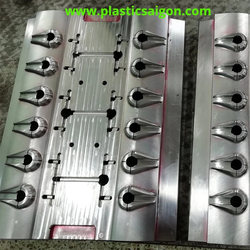 Khuôn chai nước rửa tay 300 ml Khuôn chai nước rửa tay 300 ml, khuôn chai pet, khuôn chai nước rửa tay, khuôn chai mỹ phậm, khuôn chai lọ các loại, khuôn mẫu, khuôn ngành nhựa, xưởng làm khuôn, xưởng gia công khuôn