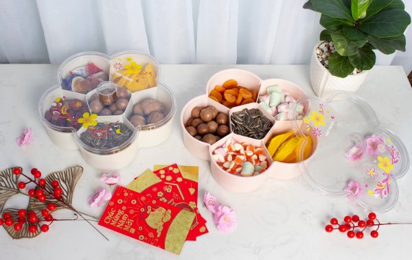 🌸 HỘP MỨT HOA MAI 6 NGĂN – RỰC RỠ KHÔNG KHÍ TẾT