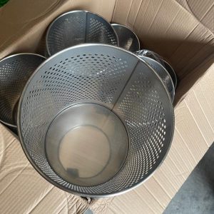 Thùng rác inox trắng dập lỗ không nắp Plasticsaigon - anh san pham