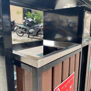 Thùng rác ngoài trời thép giả gỗ 2 ngăn Plasticsaigon - hinh 2