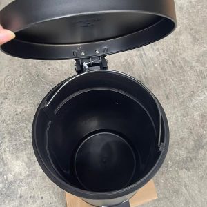 Thùng rác sơn đen đạp chân tròn 5L Plasticsaigon - hinh 2
